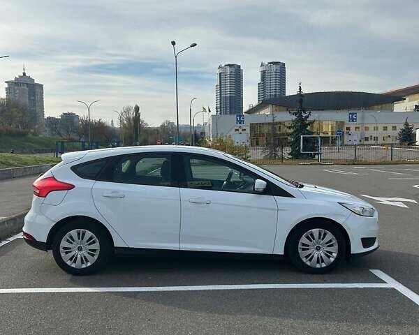Белый Форд Фокус, объемом двигателя 1.6 л и пробегом 135 тыс. км за 9500 $, фото 1 на Automoto.ua