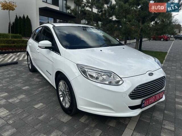 Белый Форд Фокус, объемом двигателя 0 л и пробегом 135 тыс. км за 12200 $, фото 3 на Automoto.ua