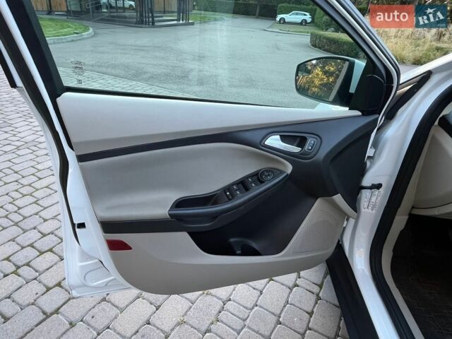 Білий Форд Фокус, об'ємом двигуна 2 л та пробігом 87 тис. км за 8500 $, фото 16 на Automoto.ua