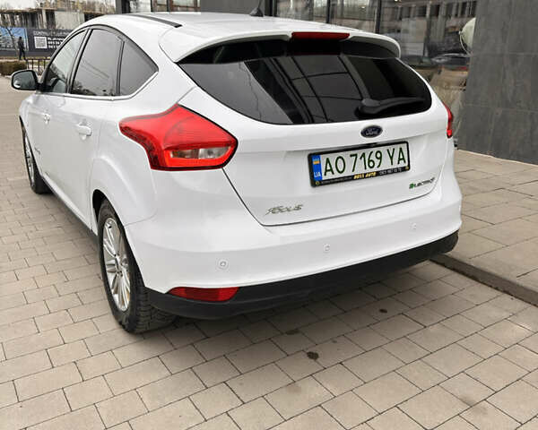 Белый Форд Фокус, объемом двигателя 0 л и пробегом 136 тыс. км за 10750 $, фото 10 на Automoto.ua