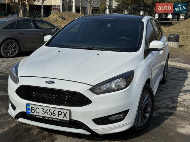Белый Форд Фокус, объемом двигателя 1.5 л и пробегом 205 тыс. км за 11000 $, фото 1 на Automoto.ua