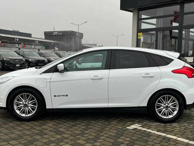 Белый Форд Фокус, объемом двигателя 0 л и пробегом 136 тыс. км за 11800 $, фото 3 на Automoto.ua