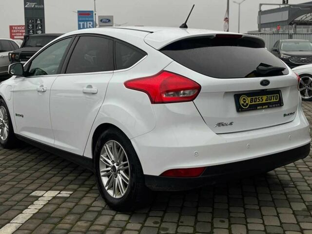 Белый Форд Фокус, объемом двигателя 0 л и пробегом 136 тыс. км за 11800 $, фото 4 на Automoto.ua