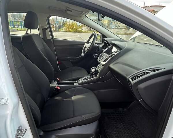 Белый Форд Фокус, объемом двигателя 1.6 л и пробегом 135 тыс. км за 9500 $, фото 23 на Automoto.ua