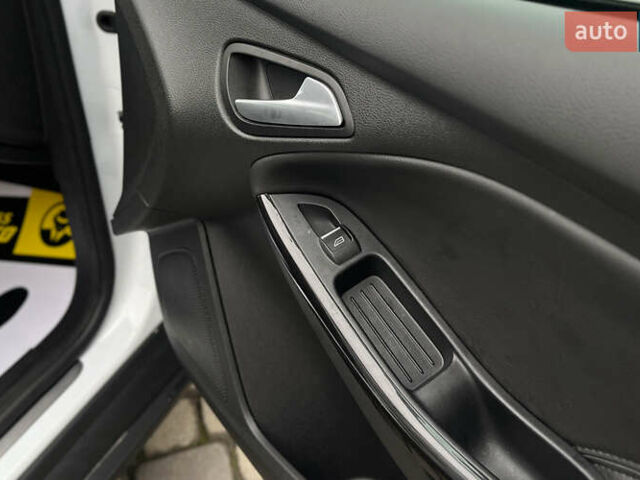 Белый Форд Фокус, объемом двигателя 0 л и пробегом 136 тыс. км за 11800 $, фото 23 на Automoto.ua