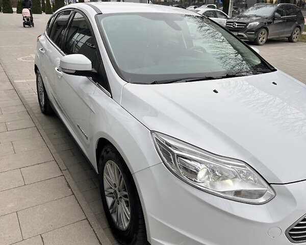 Белый Форд Фокус, объемом двигателя 0 л и пробегом 136 тыс. км за 10750 $, фото 1 на Automoto.ua