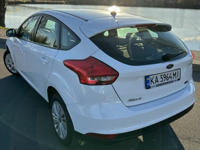 Белый Форд Фокус, объемом двигателя 1.6 л и пробегом 131 тыс. км за 9200 $, фото 1 на Automoto.ua