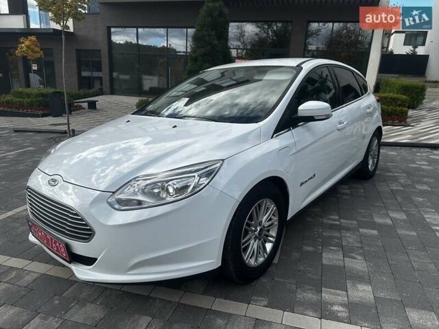 Белый Форд Фокус, объемом двигателя 0 л и пробегом 135 тыс. км за 12200 $, фото 5 на Automoto.ua