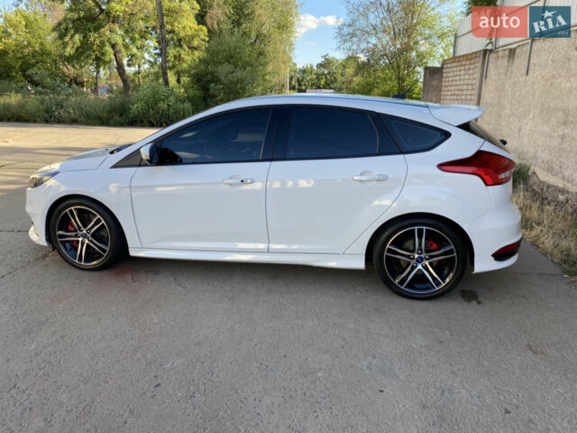 Белый Форд Фокус, объемом двигателя 2 л и пробегом 125 тыс. км за 11800 $, фото 12 на Automoto.ua