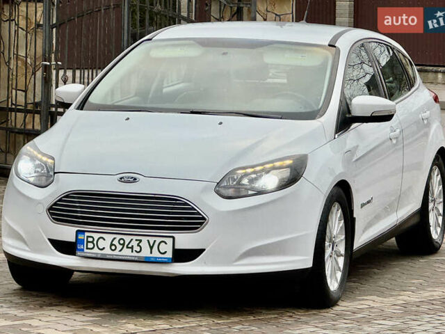 Белый Форд Фокус, объемом двигателя 0 л и пробегом 74 тыс. км за 9999 $, фото 3 на Automoto.ua