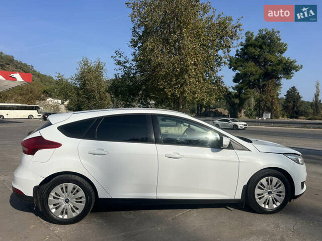 Белый Форд Фокус, объемом двигателя 1.6 л и пробегом 240 тыс. км за 6500 $, фото 1 на Automoto.ua