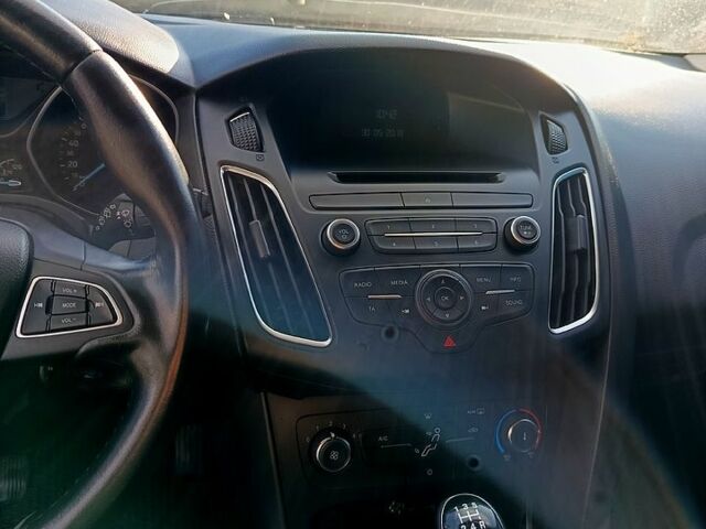 Білий Форд Фокус, об'ємом двигуна 1.6 л та пробігом 112 тис. км за 9000 $, фото 8 на Automoto.ua