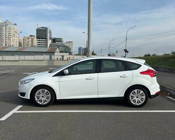 Белый Форд Фокус, объемом двигателя 1.6 л и пробегом 135 тыс. км за 9500 $, фото 2 на Automoto.ua