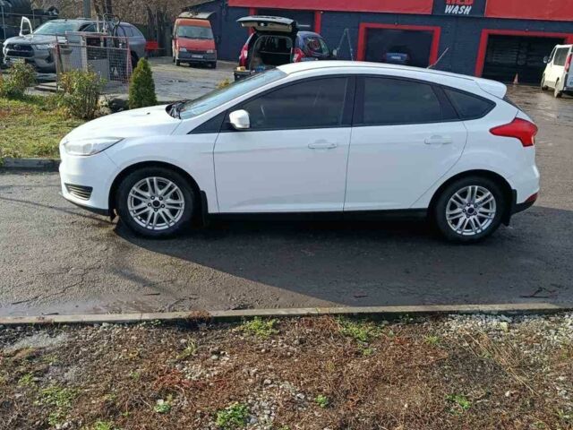 Белый Форд Фокус, объемом двигателя 1.6 л и пробегом 112 тыс. км за 9000 $, фото 6 на Automoto.ua