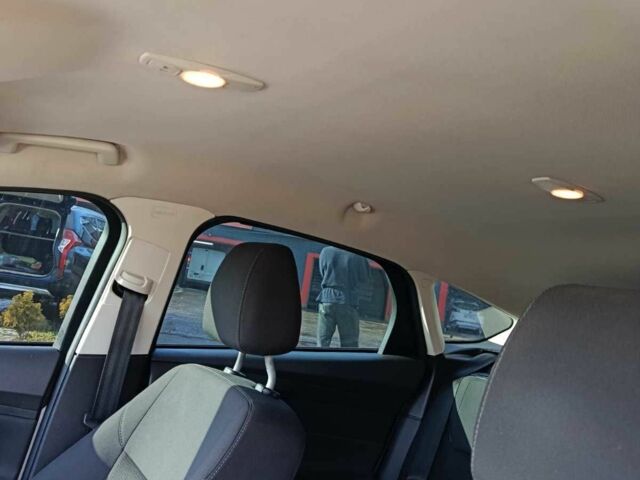 Белый Форд Фокус, объемом двигателя 1.6 л и пробегом 112 тыс. км за 9000 $, фото 8 на Automoto.ua