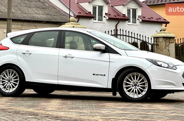 Белый Форд Фокус, объемом двигателя 0 л и пробегом 74 тыс. км за 9999 $, фото 16 на Automoto.ua