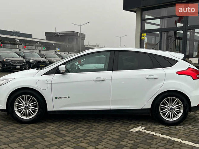 Белый Форд Фокус, объемом двигателя 0 л и пробегом 136 тыс. км за 11800 $, фото 3 на Automoto.ua