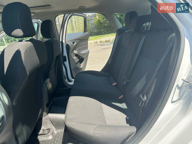 Белый Форд Фокус, объемом двигателя 2 л и пробегом 71 тыс. км за 13365 $, фото 11 на Automoto.ua