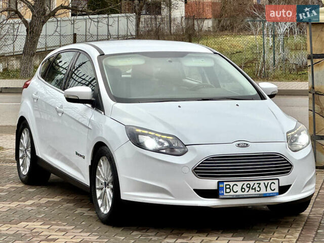 Белый Форд Фокус, объемом двигателя 0 л и пробегом 74 тыс. км за 9999 $, фото 5 на Automoto.ua
