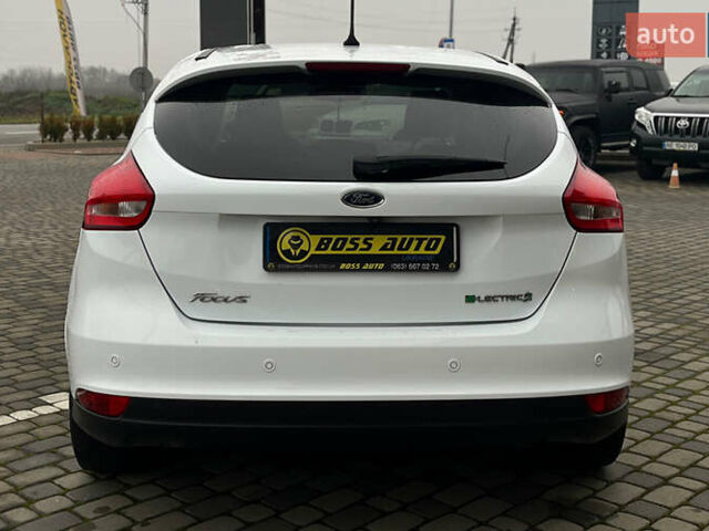Белый Форд Фокус, объемом двигателя 0 л и пробегом 136 тыс. км за 11800 $, фото 5 на Automoto.ua