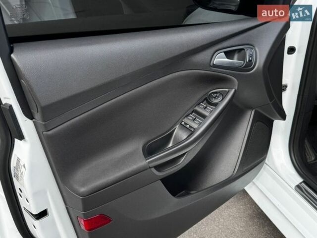 Белый Форд Фокус, объемом двигателя 1.5 л и пробегом 142 тыс. км за 15000 $, фото 23 на Automoto.ua