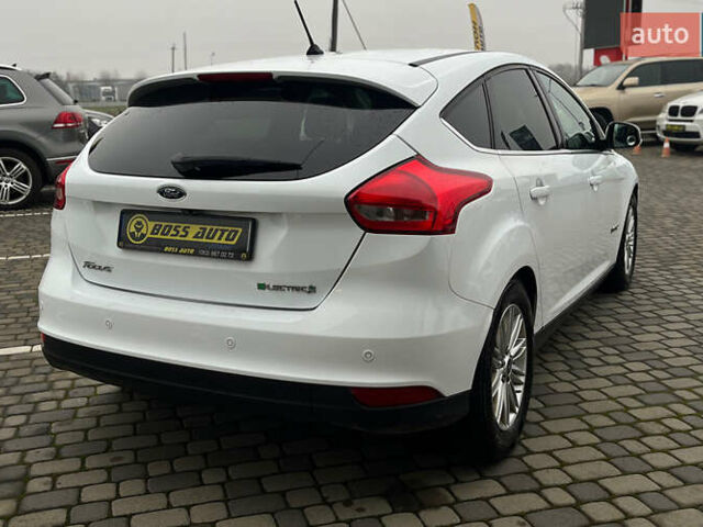 Белый Форд Фокус, объемом двигателя 0 л и пробегом 136 тыс. км за 11800 $, фото 6 на Automoto.ua