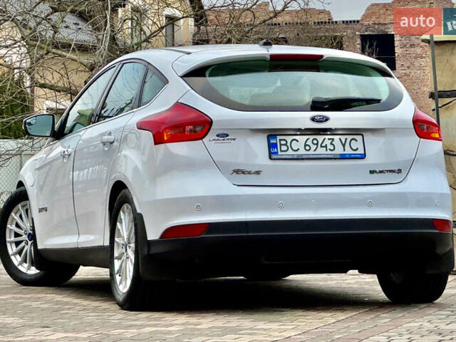 Белый Форд Фокус, объемом двигателя 0 л и пробегом 74 тыс. км за 9999 $, фото 26 на Automoto.ua
