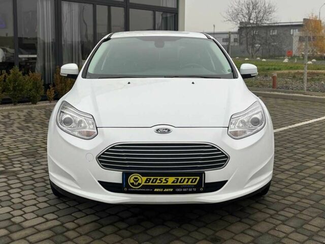 Белый Форд Фокус, объемом двигателя 0 л и пробегом 136 тыс. км за 11800 $, фото 1 на Automoto.ua