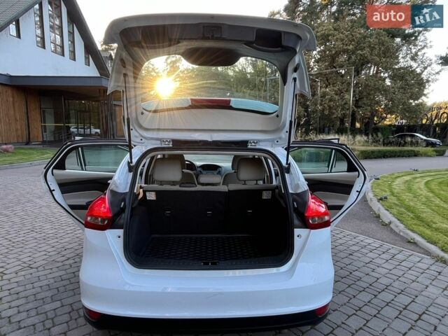 Білий Форд Фокус, об'ємом двигуна 2 л та пробігом 87 тис. км за 8500 $, фото 12 на Automoto.ua