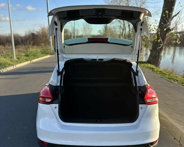 Белый Форд Фокус, объемом двигателя 1.6 л и пробегом 131 тыс. км за 9200 $, фото 8 на Automoto.ua