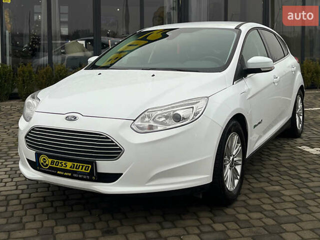 Белый Форд Фокус, объемом двигателя 0 л и пробегом 136 тыс. км за 11800 $, фото 2 на Automoto.ua