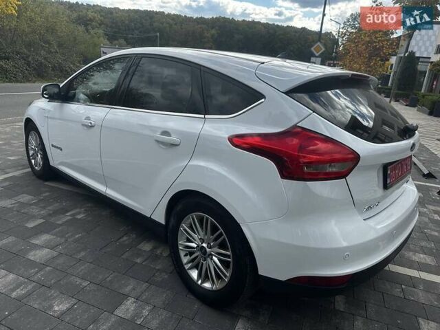 Белый Форд Фокус, объемом двигателя 0 л и пробегом 135 тыс. км за 12200 $, фото 7 на Automoto.ua