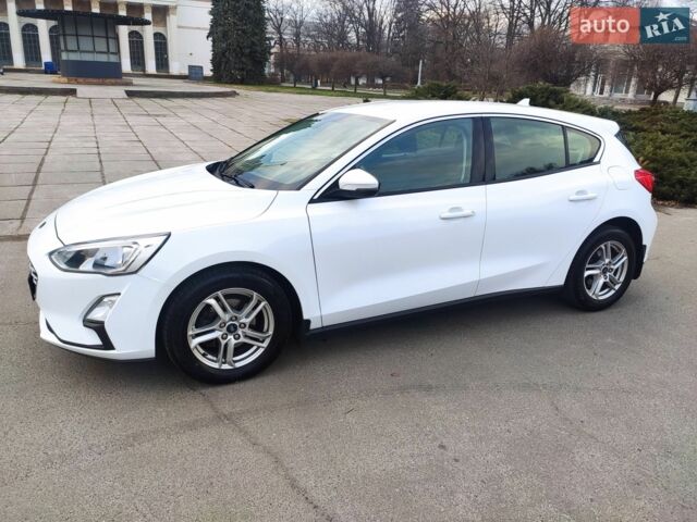 Белый Форд Фокус, объемом двигателя 1.5 л и пробегом 187 тыс. км за 11199 $, фото 1 на Automoto.ua