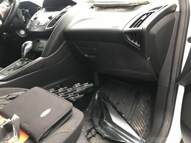 Білий Форд Фокус, об'ємом двигуна 1 л та пробігом 89 тис. км за 4120 $, фото 3 на Automoto.ua