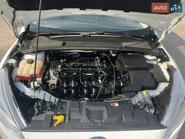 Белый Форд Фокус, объемом двигателя 1.6 л и пробегом 240 тыс. км за 6500 $, фото 5 на Automoto.ua