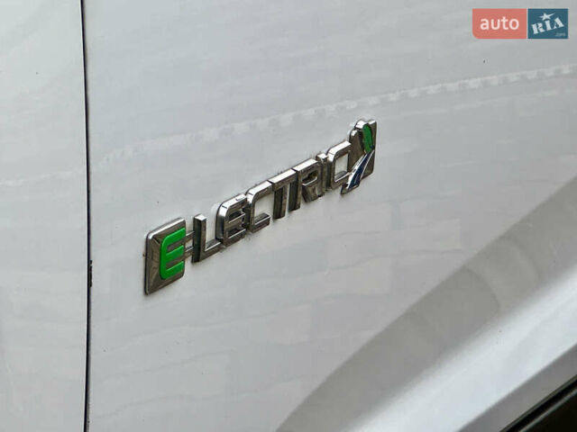 Белый Форд Фокус, объемом двигателя 0 л и пробегом 74 тыс. км за 9999 $, фото 9 на Automoto.ua