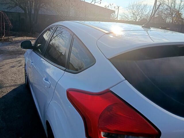 Білий Форд Фокус, об'ємом двигуна 1.6 л та пробігом 112 тис. км за 9000 $, фото 5 на Automoto.ua