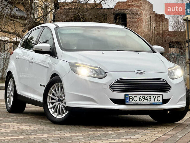 Белый Форд Фокус, объемом двигателя 0 л и пробегом 74 тыс. км за 9999 $, фото 14 на Automoto.ua