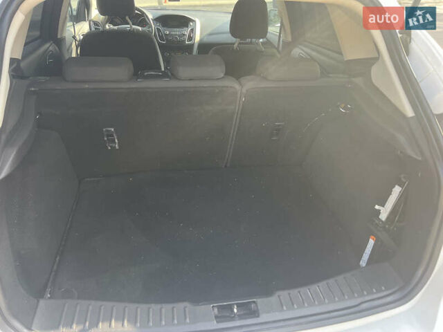 Белый Форд Фокус, объемом двигателя 1.6 л и пробегом 240 тыс. км за 6500 $, фото 8 на Automoto.ua