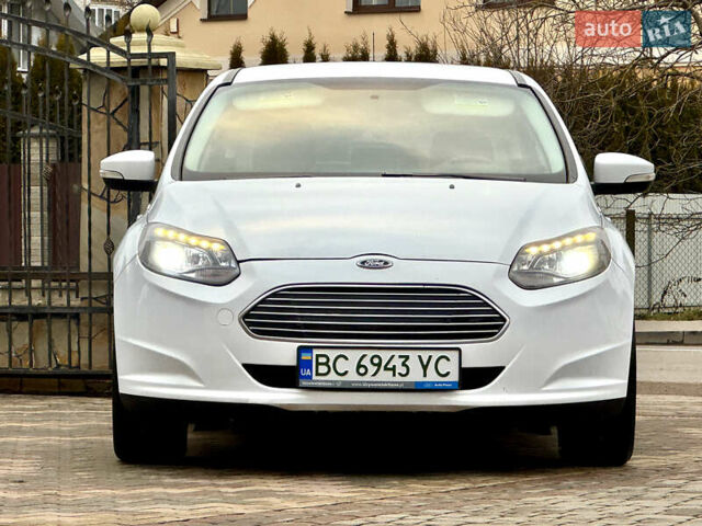 Белый Форд Фокус, объемом двигателя 0 л и пробегом 74 тыс. км за 9999 $, фото 1 на Automoto.ua