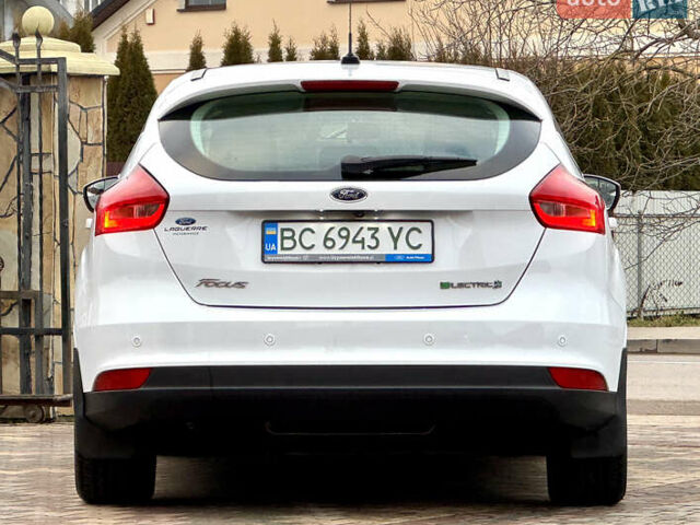 Белый Форд Фокус, объемом двигателя 0 л и пробегом 74 тыс. км за 9999 $, фото 19 на Automoto.ua