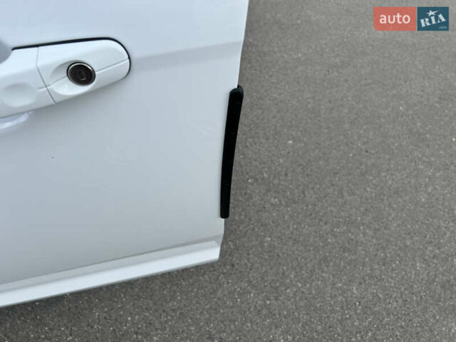 Белый Форд Фокус, объемом двигателя 0 л и пробегом 111 тыс. км за 12500 $, фото 10 на Automoto.ua