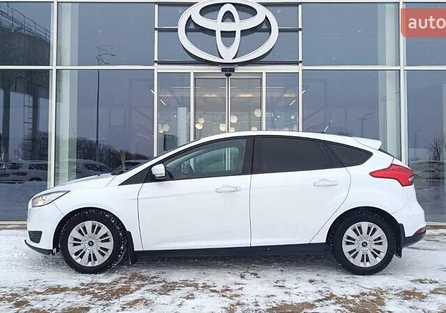 Білий Форд Фокус, об'ємом двигуна 1.6 л та пробігом 221 тис. км за 8200 $, фото 2 на Automoto.ua