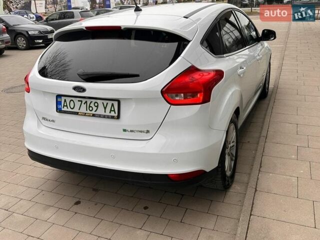 Белый Форд Фокус, объемом двигателя 0 л и пробегом 136 тыс. км за 10700 $, фото 11 на Automoto.ua