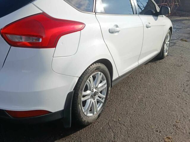 Белый Форд Фокус, объемом двигателя 1.6 л и пробегом 112 тыс. км за 9000 $, фото 2 на Automoto.ua