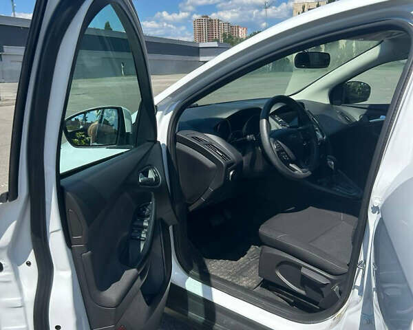 Белый Форд Фокус, объемом двигателя 2 л и пробегом 71 тыс. км за 13365 $, фото 8 на Automoto.ua