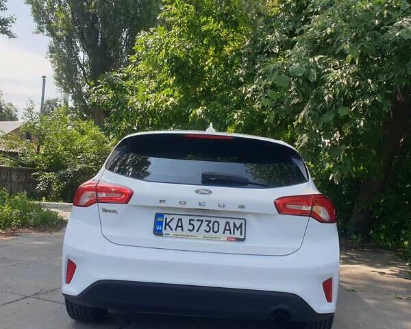 Белый Форд Фокус, объемом двигателя 1.5 л и пробегом 32 тыс. км за 14400 $, фото 4 на Automoto.ua
