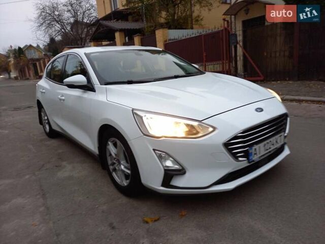 Белый Форд Фокус, объемом двигателя 1.5 л и пробегом 150 тыс. км за 13800 $, фото 3 на Automoto.ua