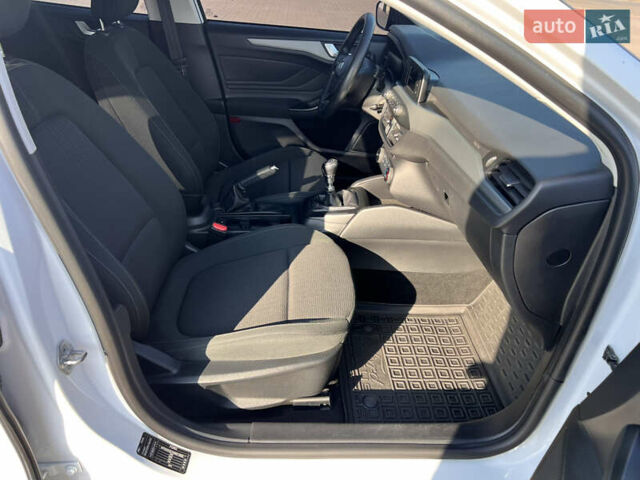 Белый Форд Фокус, объемом двигателя 1.5 л и пробегом 139 тыс. км за 10900 $, фото 11 на Automoto.ua