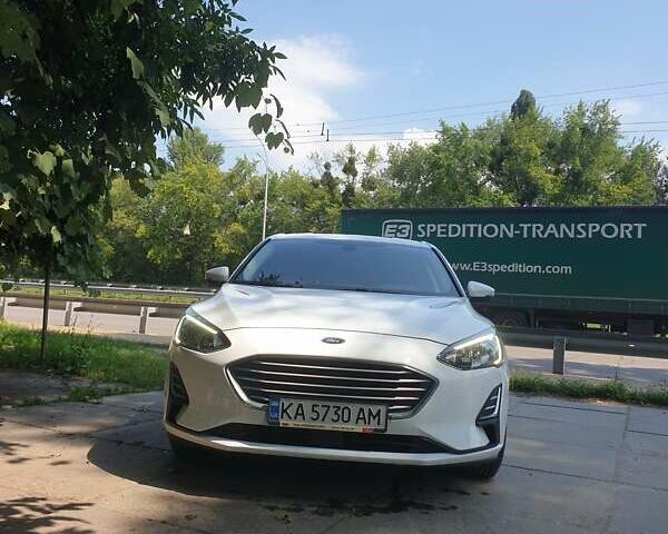 Белый Форд Фокус, объемом двигателя 1.5 л и пробегом 32 тыс. км за 14400 $, фото 1 на Automoto.ua